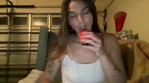 Snapshot of hoodhippy chatting on 07-14-26, 06:40 HoodHippy online show from 07-14-26, 06:40