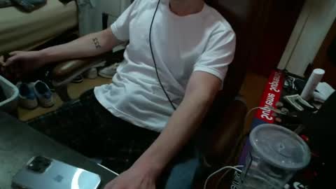 Snapshot of hoodiex22 chatting on 12-15-24, 03:45 hoodiex22 online show from 12-15-24, 03:45