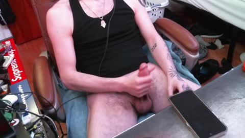 Snapshot of hoodiex22 chatting on 02-21-25, 02:28 hoodiex22 online show from 02-21-25, 02:28