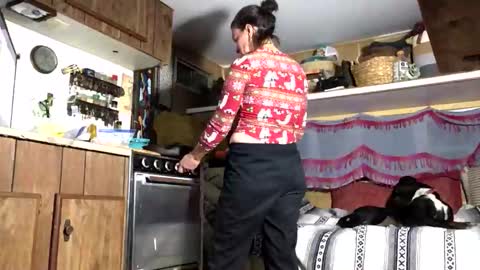 hoodoou online show from 12-23-25, 01:58