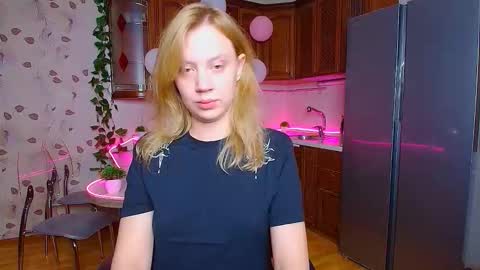 Snapshot of hope_happyyy chatting on 09-18-25, 01:18 hope happyyy online show from 09-18-25, 01:18