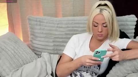 Hope Daylee online show from 10-19-25, 09:15