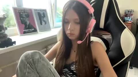 Snapshot of hopegregoria chatting on 07-26-26, 09:27 Evet online show from 07-26-26, 09:27