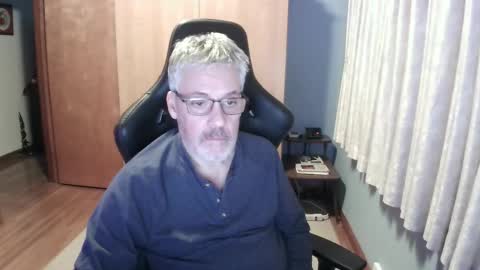 Snapshot of horndoggyx1 chatting on 12-17-25, 10:05 horndoggy online show from 12-17-25, 10:05