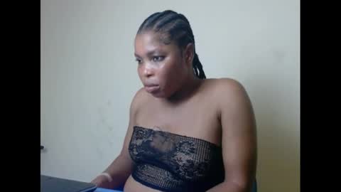 Snapshot of horny4bum chatting on 02-11-25, 06:44 horny4bum online show from 02-11-25, 06:44