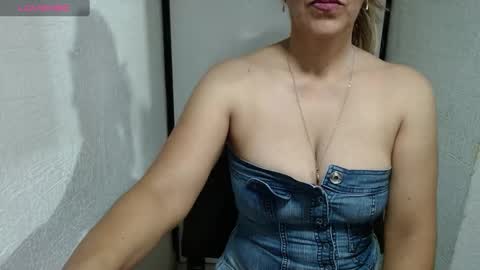 Snapshot of horny_and_daring chatting on 02-25-25, 12:34 horny and daring online show from 02-25-25, 12:34