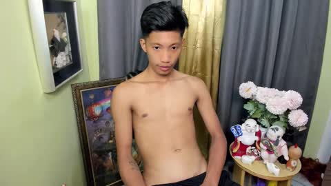 Snapshot of horny_asianmoreno chatting on 03-04-25, 11:40 ROGER online show from 03-04-25, 11:40
