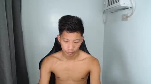 Snapshot of horny_asianmoreno chatting on 09-10-25, 02:44 ROGER online show from 09-10-25, 02:44