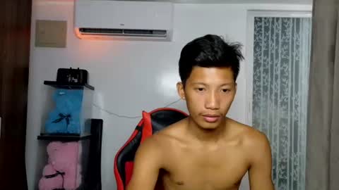 Snapshot of horny_asianmoreno chatting on 10-29-25, 02:19 ROGER online show from 10-29-25, 02:19