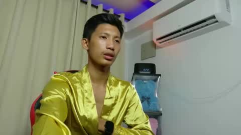 Snapshot of horny_asianmoreno chatting on 11-02-25, 01:02 ROGER online show from 11-02-25, 01:02