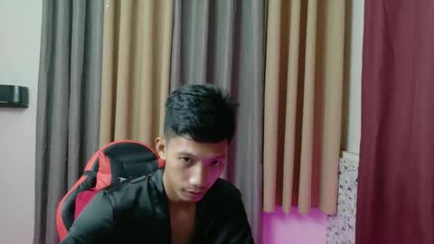 Snapshot of horny_asianmoreno chatting on 11-24-25, 09:25 ROGER online show from 11-24-25, 09:25