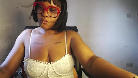 horny_ebonygirl_ online show from 04-24-26, 08:28