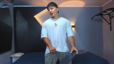 horny_nick18 online show from 04-30-26, 11:16