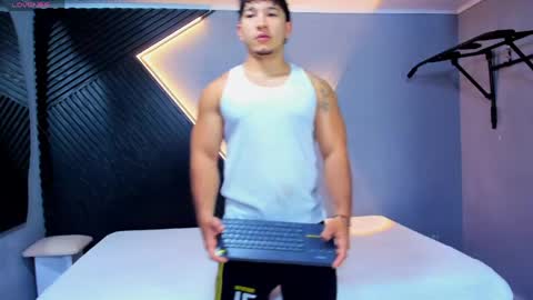 horny_nick18 online show from 05-06-26, 11:37