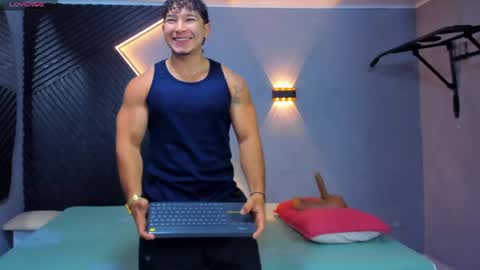 horny_nick18 online show from 05-09-26, 11:26