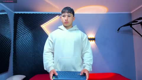 horny_nick18 online show from 05-27-26, 11:18