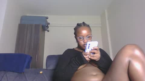 Snapshot of horny_sexxy_babe chatting on 05-11-26, 01:17 Lucy online show from 05-11-26, 01:17