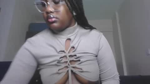 Snapshot of horny_sexxy_babe chatting on 06-10-26, 12:15 Lucy online show from 06-10-26, 12:15