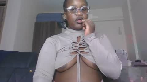 Snapshot of horny_sexxy_babe chatting on 07-19-26, 06:22 Lucy online show from 07-19-26, 06:22