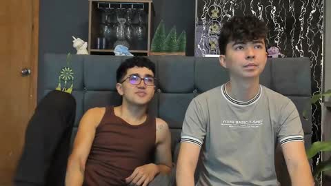 Snapshot of horny_twinks_guys chatting on 03-09-25, 09:46 Alex and Camilo online show from 03-09-25, 09:46