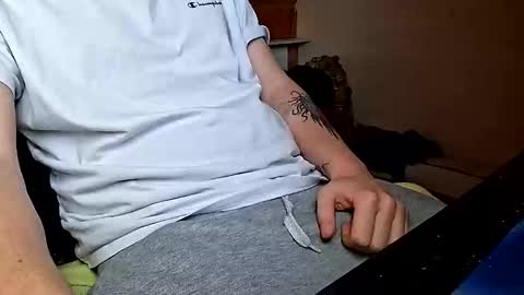 Snapshot of hornyandopenminded chatting on 11-17-25, 01:17 hornyandopenminded online show from 11-17-25, 01:17