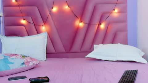 Khloe  online show from 04-11-26, 12:31