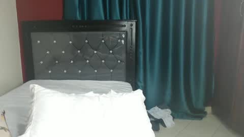 Snapshot of hornybella4 chatting on 12-19-24, 08:23 Bella online show from 12-19-24, 08:23