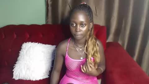 Snapshot of hornybella4 chatting on 01-07-25, 11:56 Bella online show from 01-07-25, 11:56