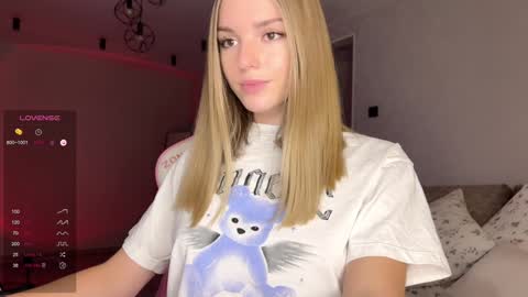 Snapshot of hornybunnyss chatting on 01-08-25, 05:59 Sonya online show from 01-08-25, 05:59
