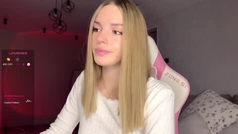 Snapshot of hornybunnyss chatting on 01-11-25, 04:46 Sonya online show from 01-11-25, 04:46