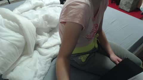 Snapshot of hornycouple21x chatting on 10-19-25, 08:42 HornyCouple89 online show from 10-19-25, 08:42