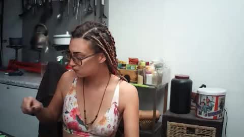 Snapshot of hornyhippies0080 chatting on 04-26-26, 06:44 Nix D online show from 04-26-26, 06:44