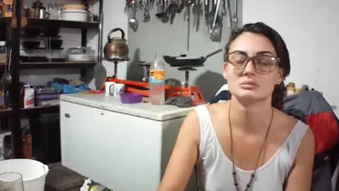 Snapshot of hornyhippies0080 chatting on 05-20-26, 04:13 Nix D online show from 05-20-26, 04:13