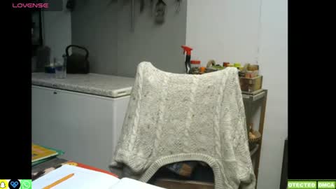 Snapshot of hornyhippies0080 chatting on 06-16-26, 11:35 Nix D online show from 06-16-26, 11:35