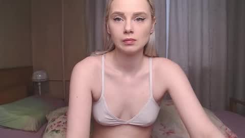 Snapshot of hornylland chatting on 12-19-25, 08:54 Nikki online show from 12-19-25, 08:54