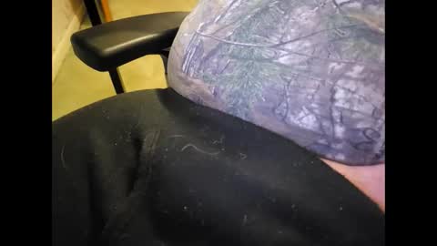 Snapshot of hornynpa chatting on 10-28-25, 11:07 Say hi if horny online show from 10-28-25, 11:07