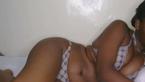 Its Cora online show from 04-23-26, 08:00