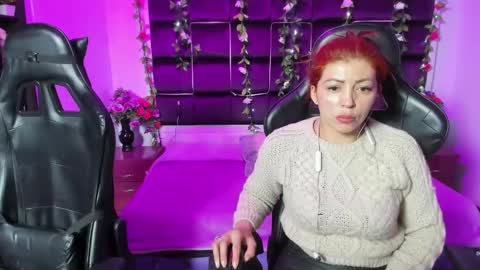 Snapshot of hornyy_mom chatting on 12-31-24, 12:25 hornyy mom online show from 12-31-24, 12:25