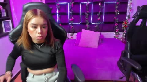 Snapshot of hornyy_mom chatting on 01-23-25, 11:26 hornyy mom online show from 01-23-25, 11:26