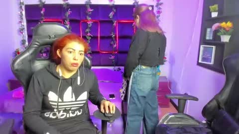 Snapshot of hornyy_mom chatting on 01-28-25, 12:00 hornyy mom online show from 01-28-25, 12:00