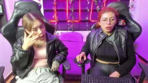 Snapshot of hornyy_mom chatting on 02-22-25, 12:29 hornyy mom online show from 02-22-25, 12:29