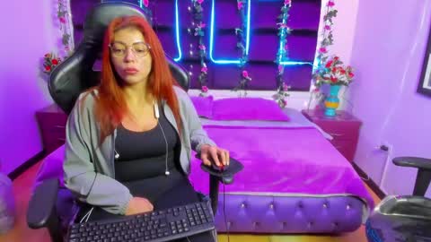 Snapshot of hornyy_mom chatting on 02-25-25, 12:03 hornyy mom online show from 02-25-25, 12:03