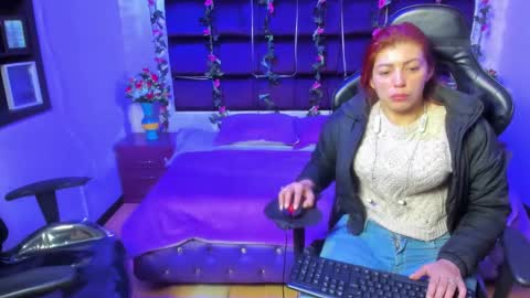 Snapshot of hornyy_mom chatting on 03-12-25, 12:04 hornyy mom online show from 03-12-25, 12:04
