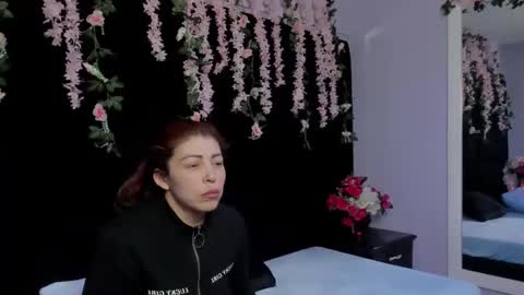 Snapshot of hornyy_mom chatting on 09-29-25, 12:54 hornyy mom online show from 09-29-25, 12:54