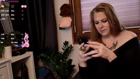 Snapshot of hot_beautiful_milf chatting on 11-10-25, 12:37 Joy online show from 11-10-25, 12:37