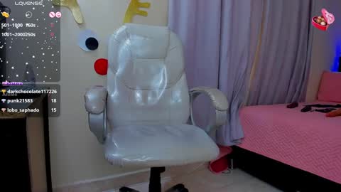 Snapshot of hot_beauty__ chatting on 01-05-25, 12:21 VALENTINA online show from 01-05-25, 12:21