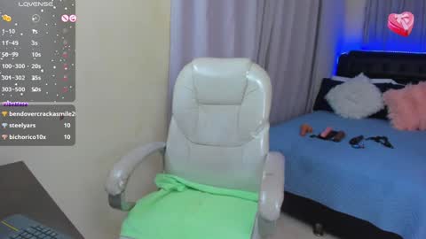 Snapshot of hot_beauty__ chatting on 01-12-25, 07:43 VALENTINA online show from 01-12-25, 07:43