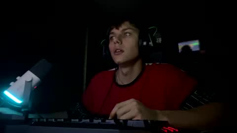 Snapshot of hot_boy_2002_ chatting on 12-01-24, 11:25 Hot boy 2002 online show from 12-01-24, 11:25