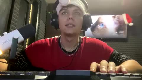 Snapshot of hot_boy_2002_ chatting on 12-29-24, 02:00 Hot boy 2002 online show from 12-29-24, 02:00