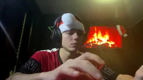 Snapshot of hot_boy_2002_ chatting on 12-29-24, 07:53 Hot boy 2002 online show from 12-29-24, 07:53